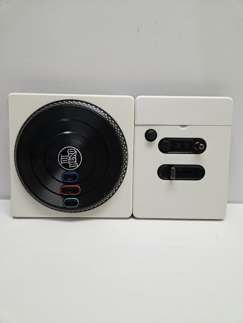 DJ Hero Wireless Turntable Controller for Nintendo Wii White Limited Edition